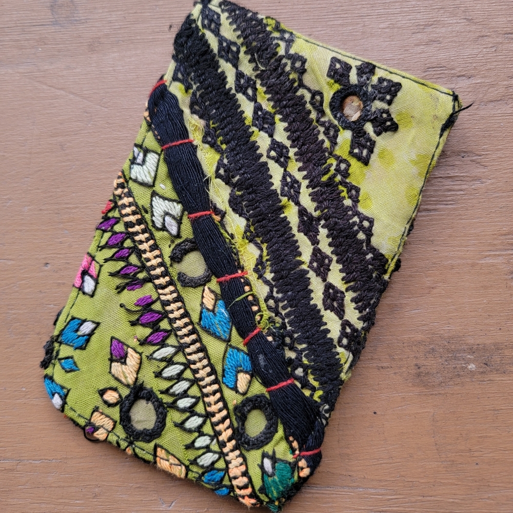 🌋👽 Free People Boho Embroidered Repurposed vtg banjara hippie Wallet card case - Picture 14 of 16